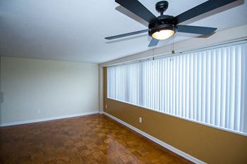 8600 Hardwood floors